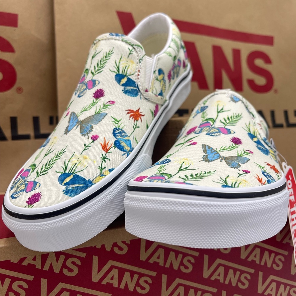 Vans Men's Classic Slip-On Butterfly Floral Marshmallow Sneakers
VN0A5AO8UC0 - Picture 10 of 16